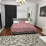 Luxury Apartment Close To All Shopping Malls