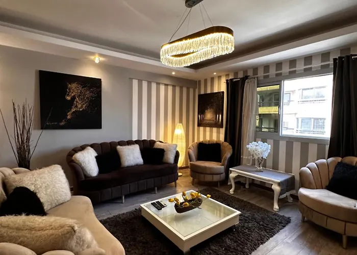 Luxury Apartment Close To All Shopping Malls