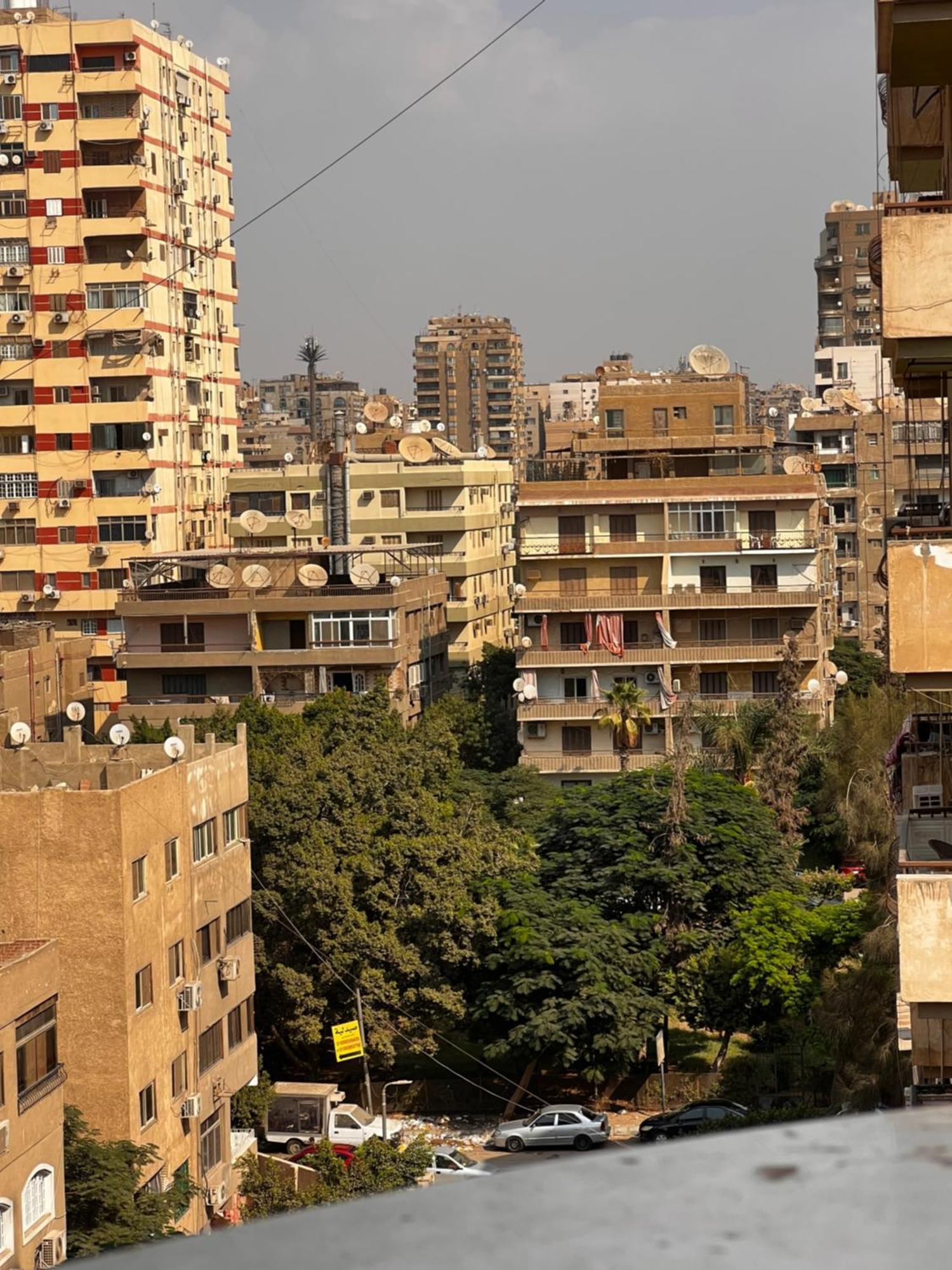 Luxury Close To Shopping Malls Apartment *