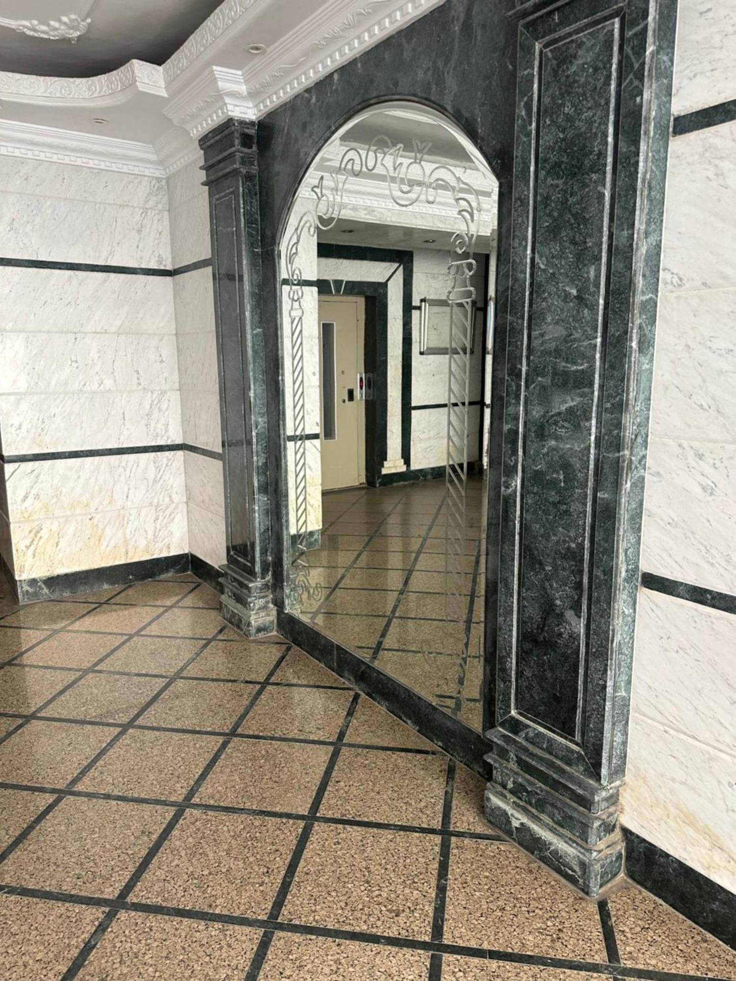 Apartment Luxury Close To Shopping Malls *