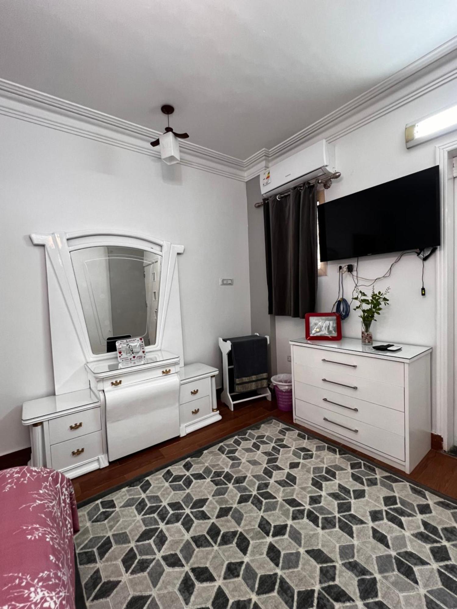 Luxury Close To Shopping Malls *