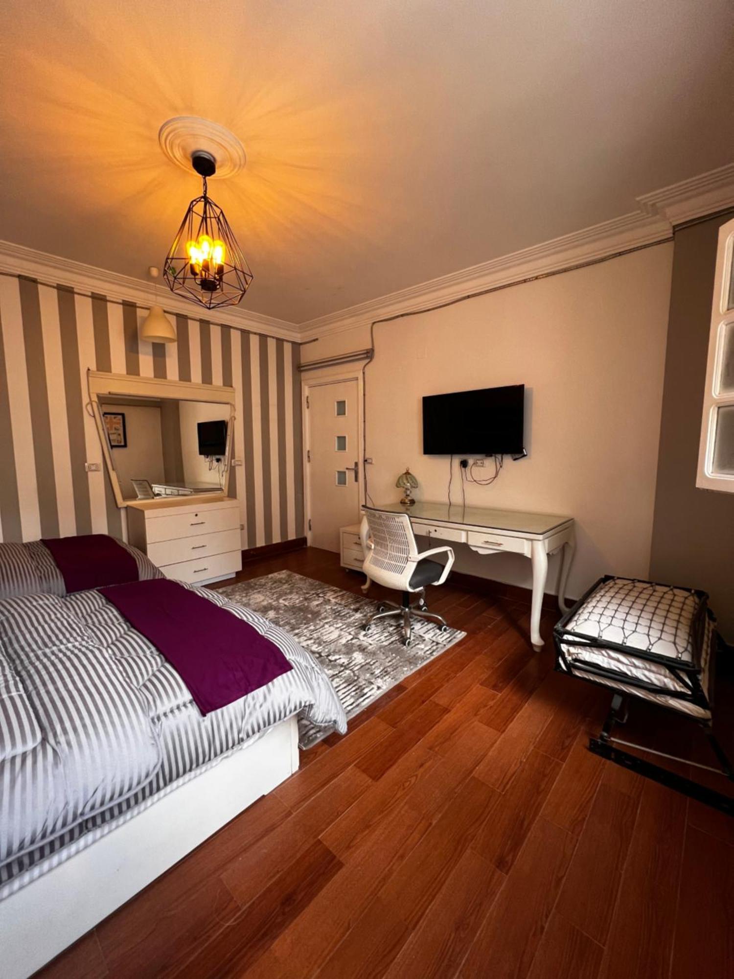 Luxury Close To Shopping Malls Apartment *