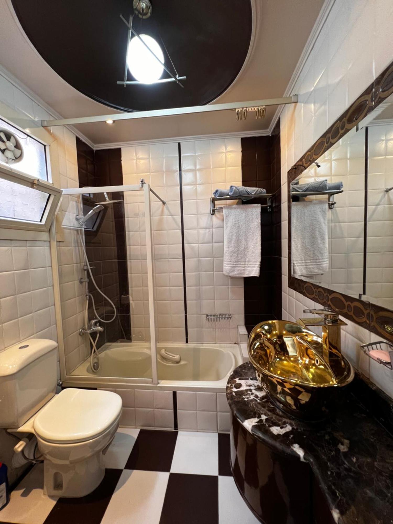 Luxury Close To Shopping Malls Apartment *