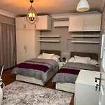 Luxury Apartment Close To All Shopping Malls