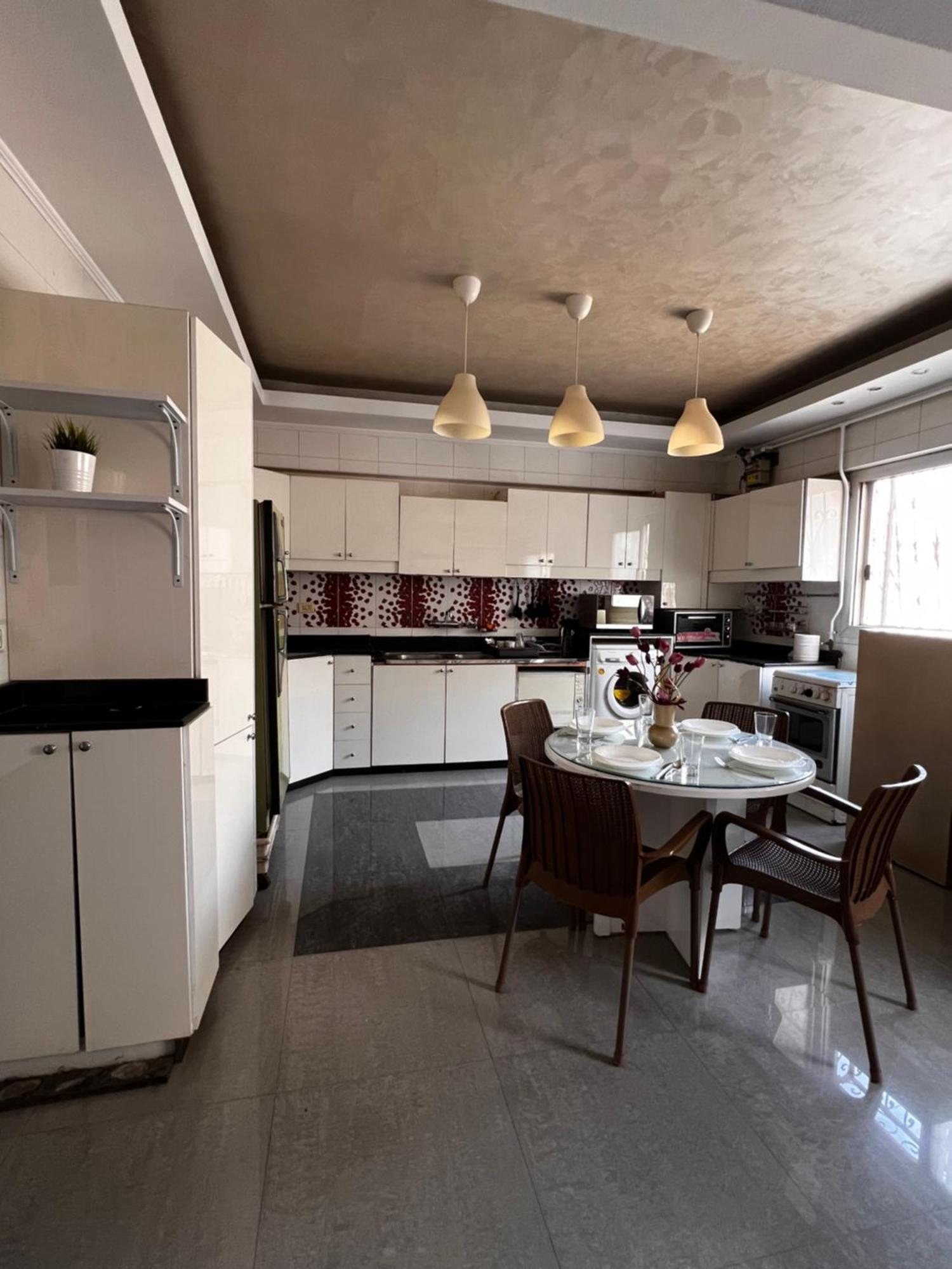 Luxury Close To Shopping Malls
